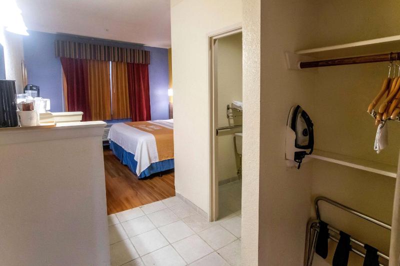 Days Inn & Suites by Wyndham Houston North/Aldine - image 12