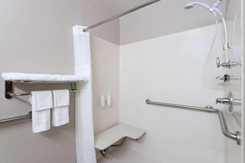 King Room with Mobility Access and Roll-In-Showerm -  Non-Smoking image 1