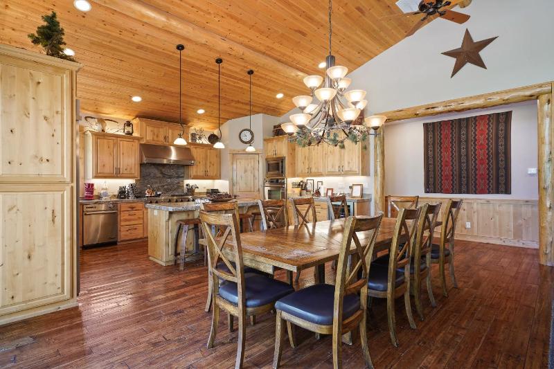 Gorgeous 6BR - image 21