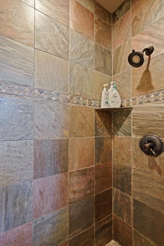 Gorgeous 6BR - image 49