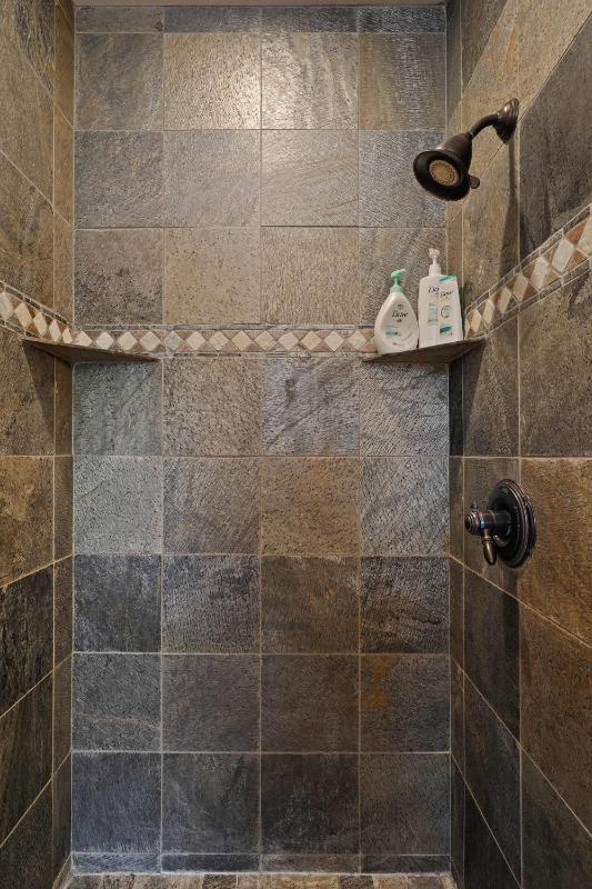Gorgeous 6BR - image 35