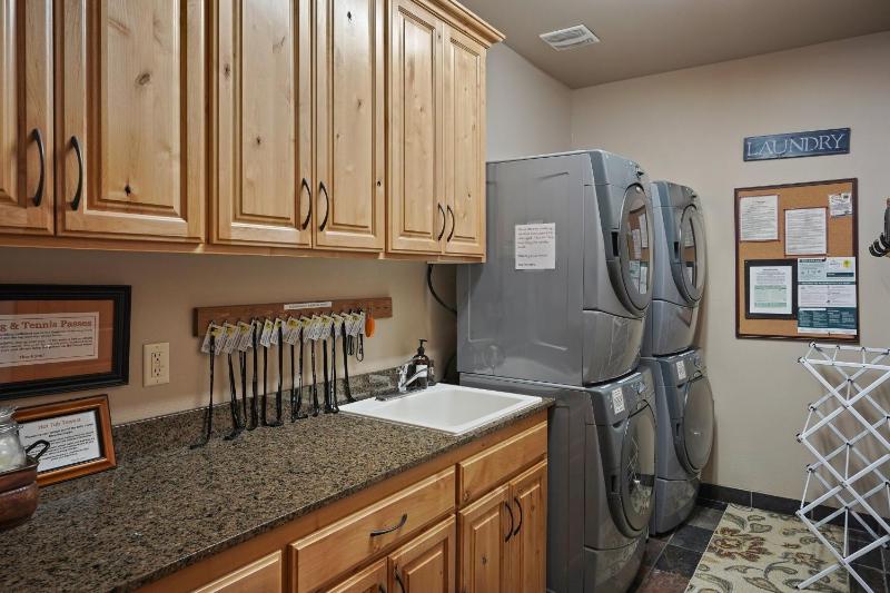 Gorgeous 6BR - image 41