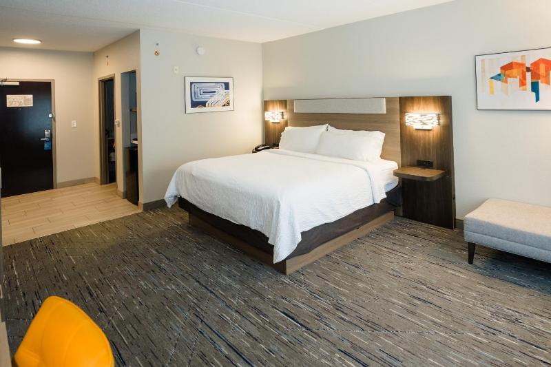 Standard King Room with Extra Space image 1