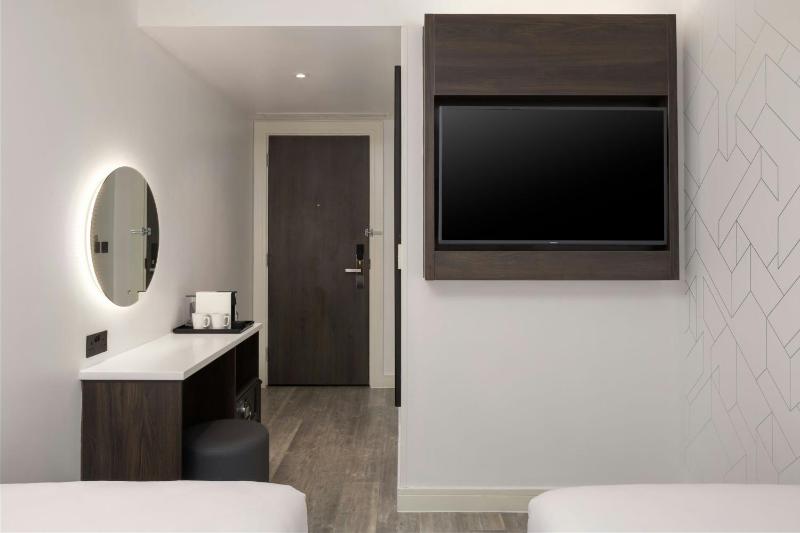 Windowless Standard Room with Two Twin Beds image 4