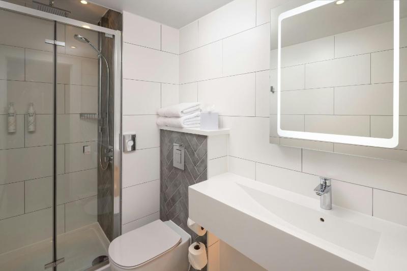 Windowless Standard Double Room image 3