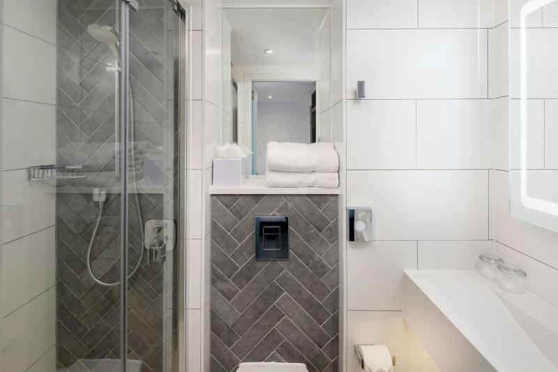 Efficient Double Room image 3