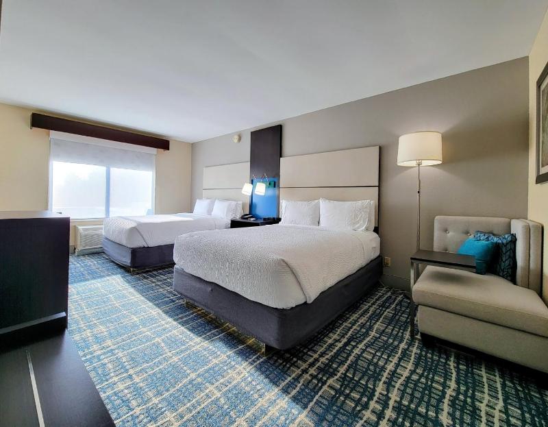 Standard Room with Two Queen Beds image 3