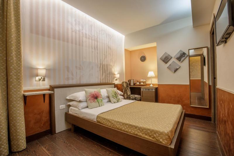 Small Double Room image 1