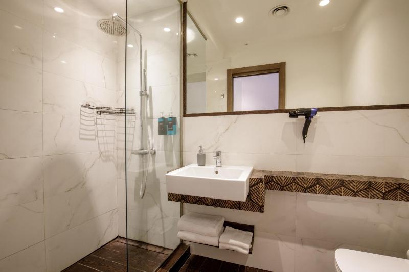 Double Room with Balcony image 4