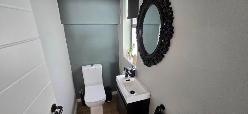 Seaside Retreat in Langebaan with Hot Tub and BBQ - image 6