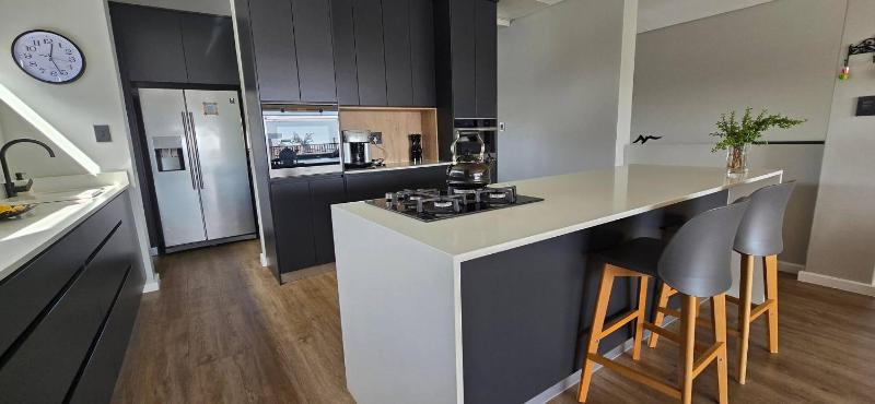 Seaside Retreat in Langebaan with Hot Tub and BBQ - image 8