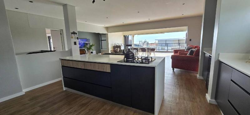 Seaside Retreat in Langebaan with Hot Tub and BBQ - image 5