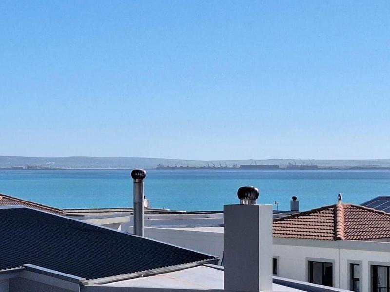 Seaside Retreat in Langebaan with Hot Tub and BBQ - image 12