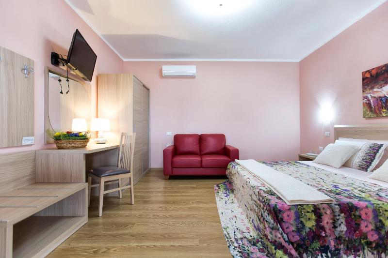 Superior Double Room image 3