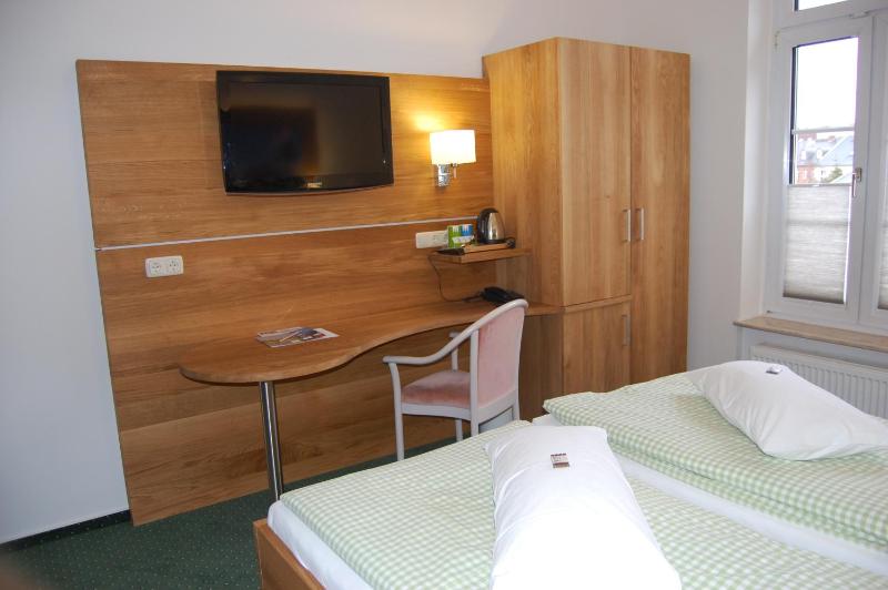 Comfort Double Room - courtyard side image 4