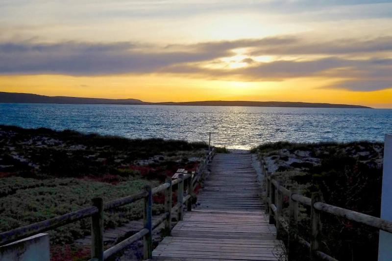 The Pelican - Stunning 3-Bedroom Holiday Home in Langebaan - image 15
