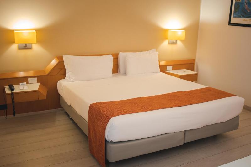 Standard Queen Room image 2
