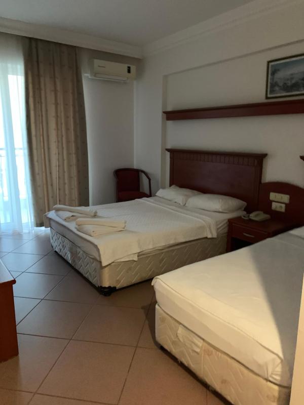 Standard Double Room image 4