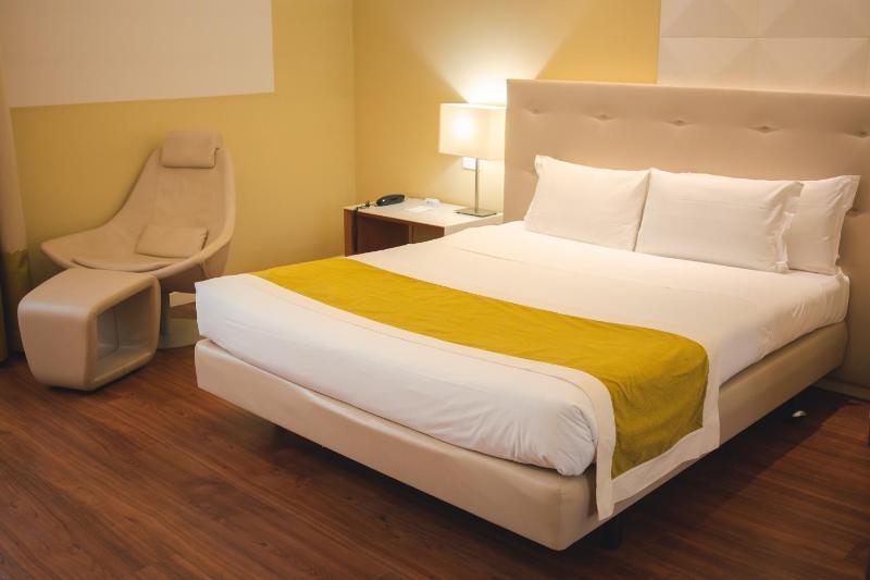 Comfort Queen Room image 2