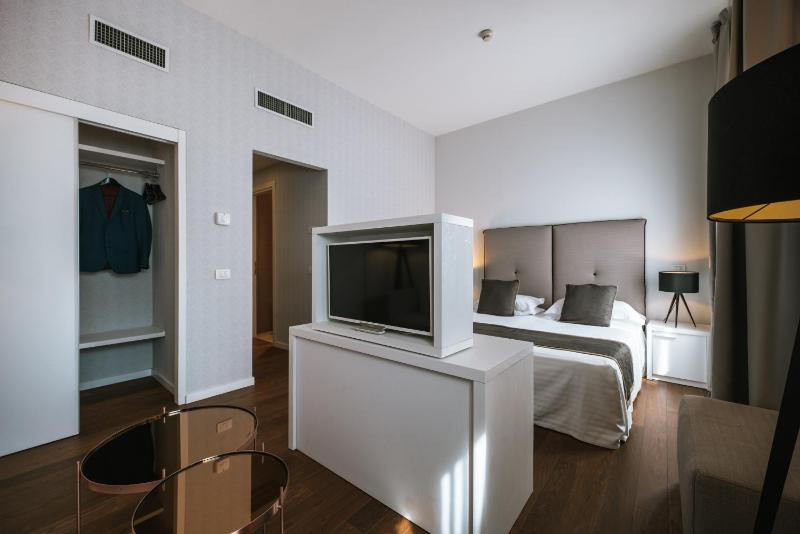 Executive Double Room image 4