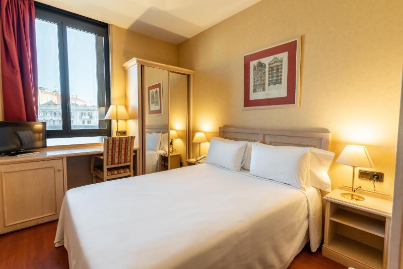 Double Small image 4