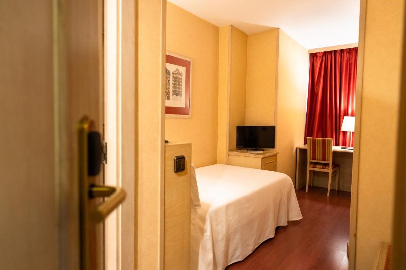 Economy Single Room image 4