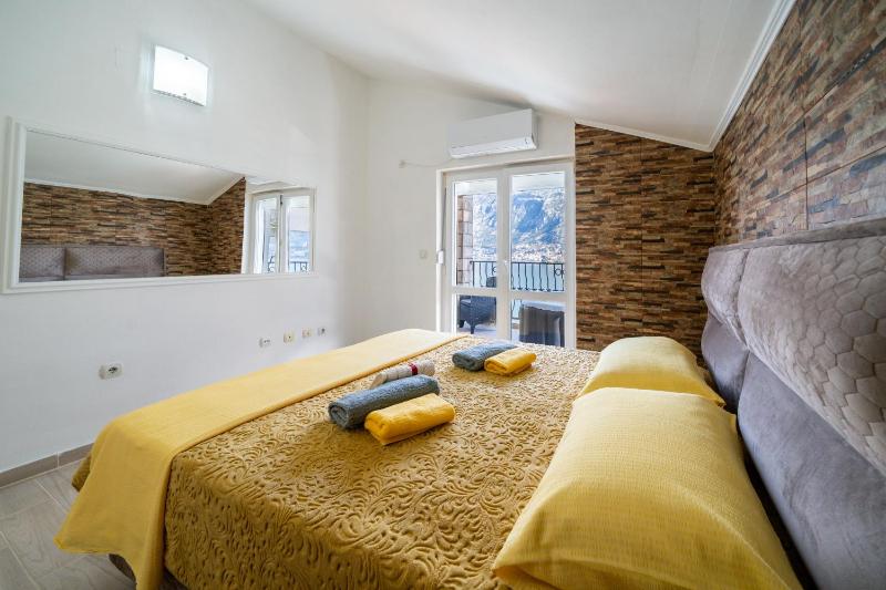 Deluxe Double or Twin Room with Balcony image 2