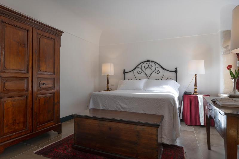 Deluxe Room image 3