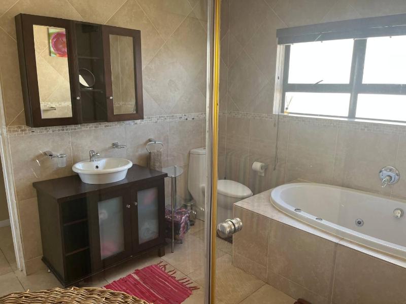 Whispering Waves - Serene Langebaan Getaway with Breathtaking Views - image 6