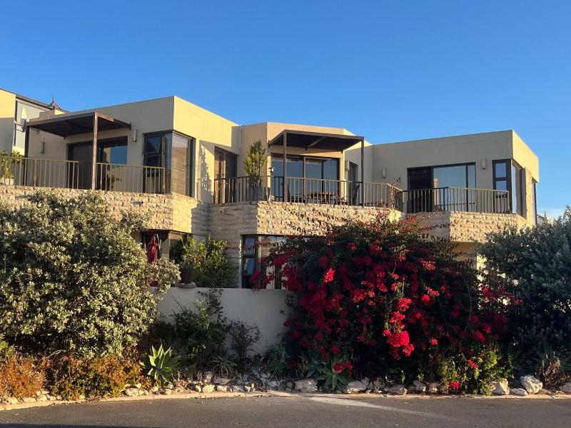 Whispering Waves - Serene Langebaan Getaway with Breathtaking Views - image 2