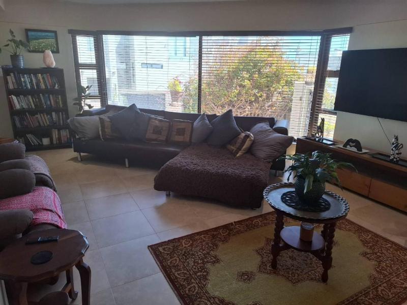 Whispering Waves - Serene Langebaan Getaway with Breathtaking Views - image 14