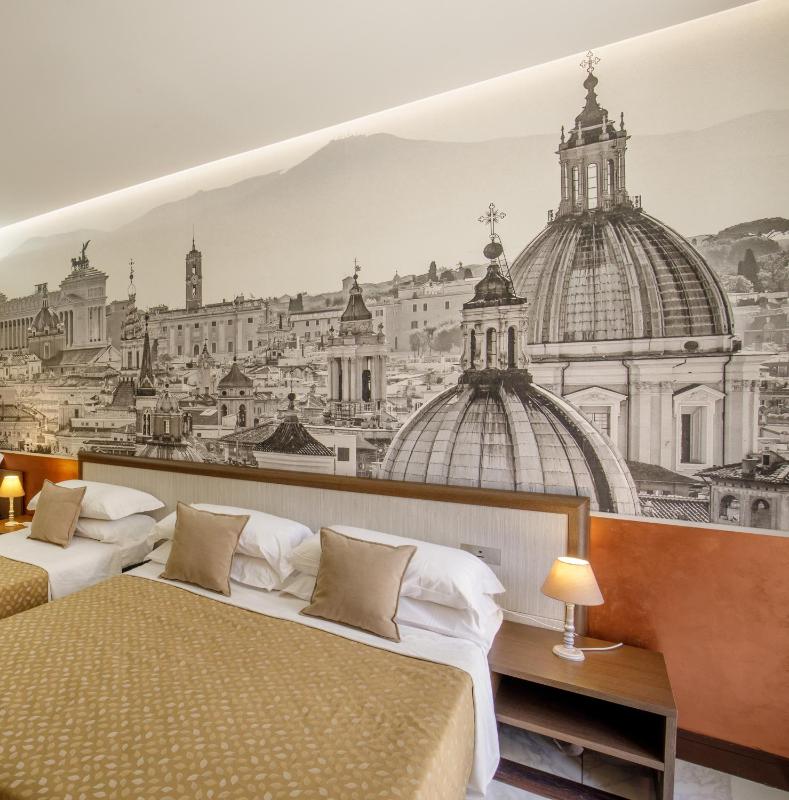 Triple Room with Balcony image 1