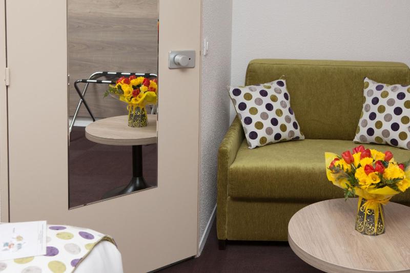 Comfort Queen Room image 2