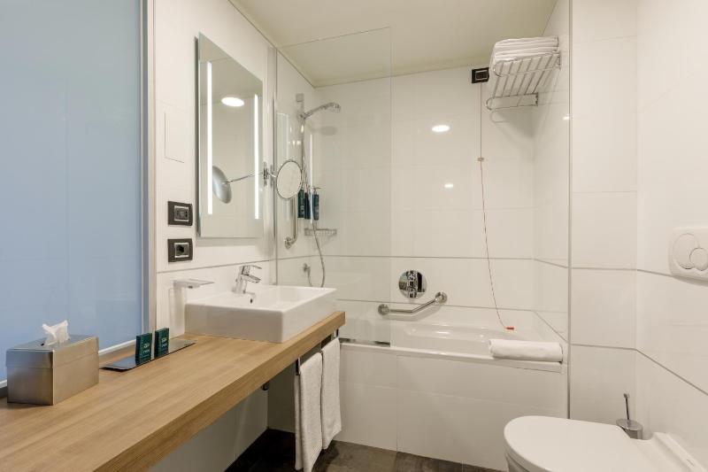 King Guest Room image 2