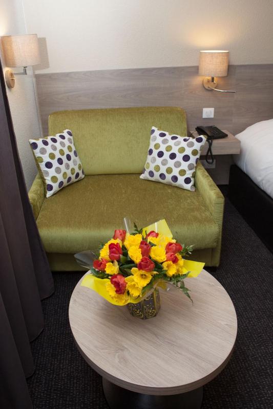 Comfort Queen Room image 3