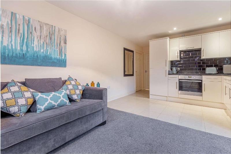 One-Bedroom Apartment image 4