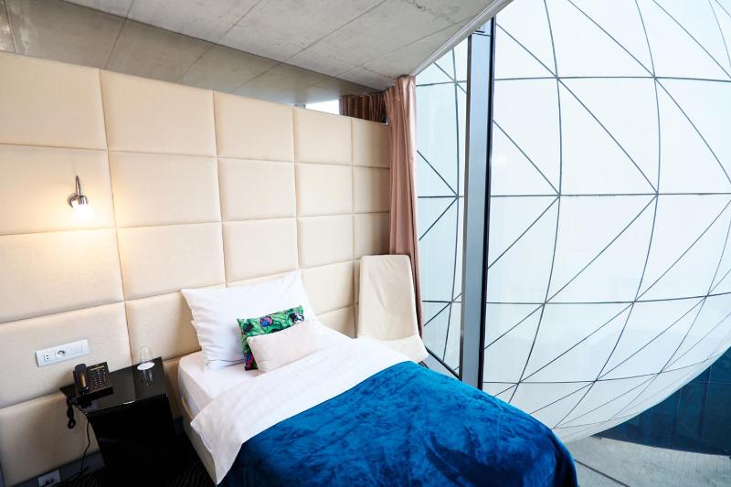 Single Room with Private Bathroom image 3
