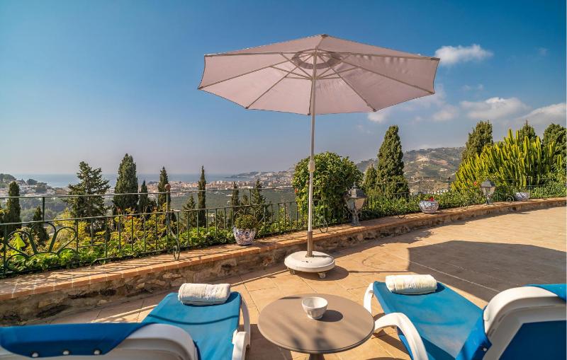 Awesome Home In Almuñecar - image 25