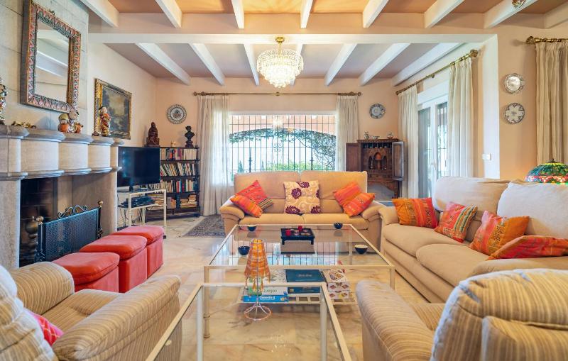 Awesome Home In Almuñecar - image 4