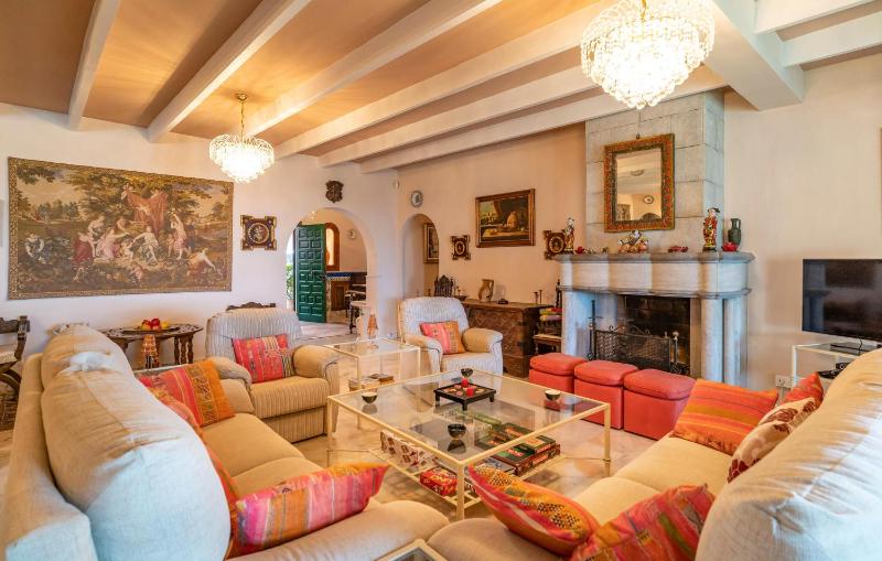 Awesome Home In Almuñecar - image 13