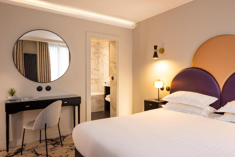 Deluxe Double Room image 2