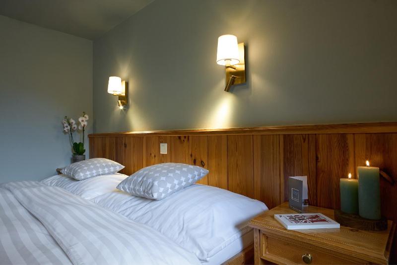 Small Double Room image 3