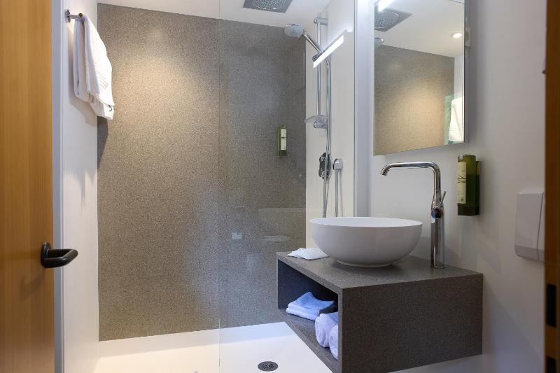 Quadruple Room image 1