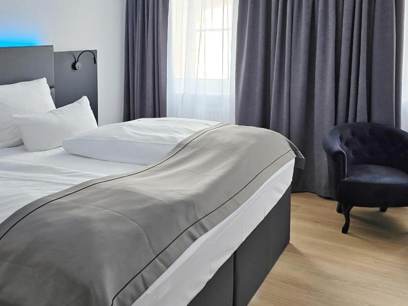 Superior Double Room image 3