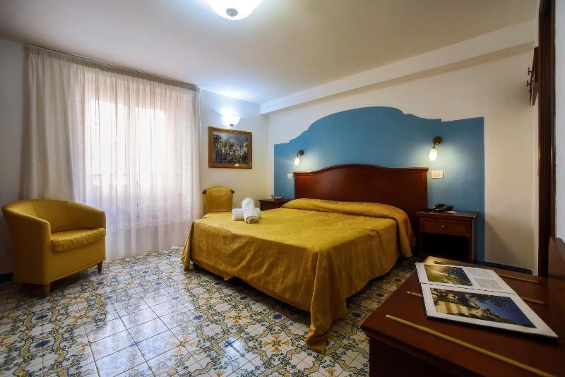 Classic Triple Room image 3