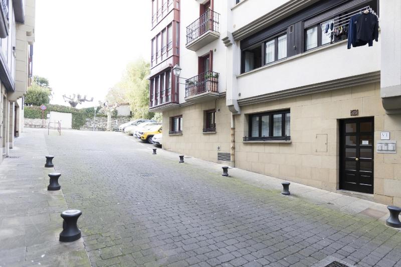 Apartment with Shower image 4