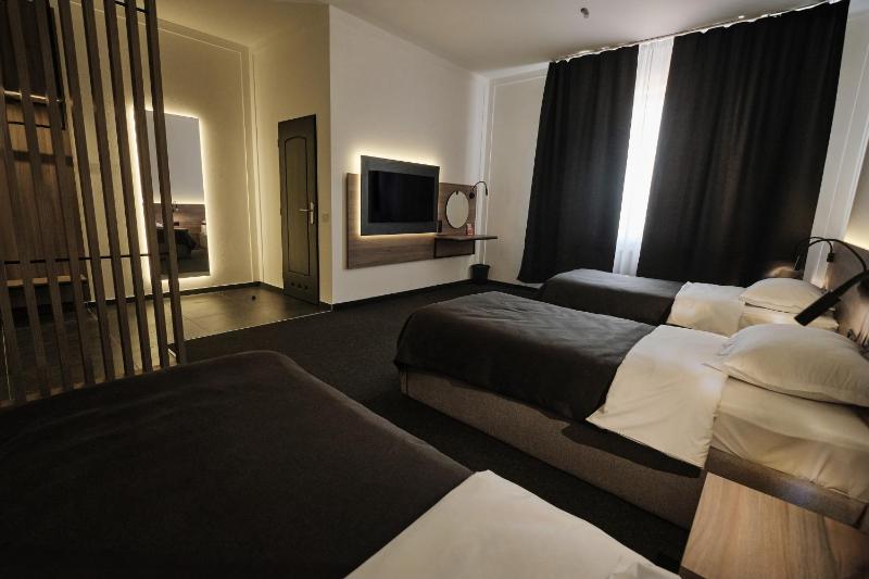 Superior Triple Room image 1