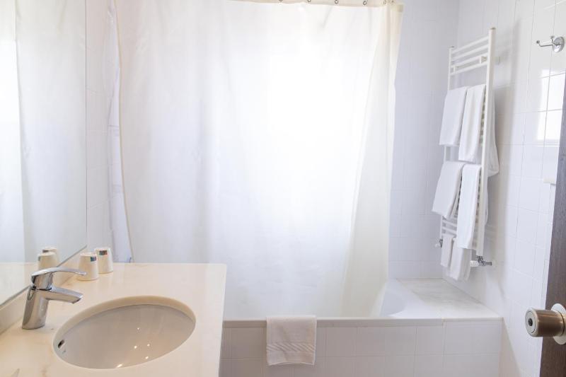 Single Room image 3
