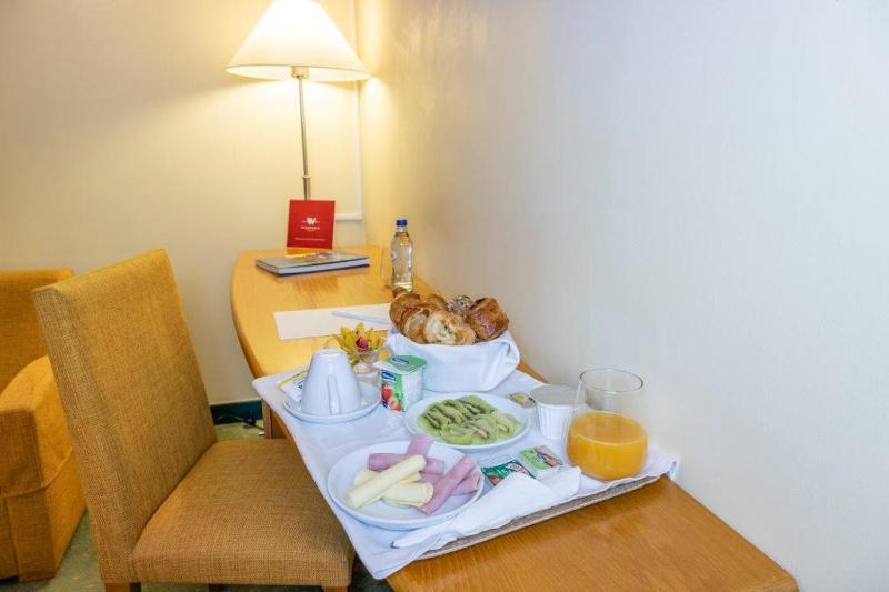 Double Room image 4