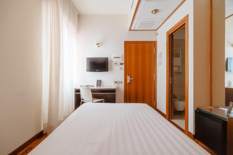 Single Room image 1